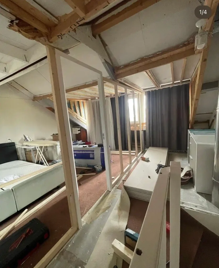 Gipswand op zolder in aanbouw