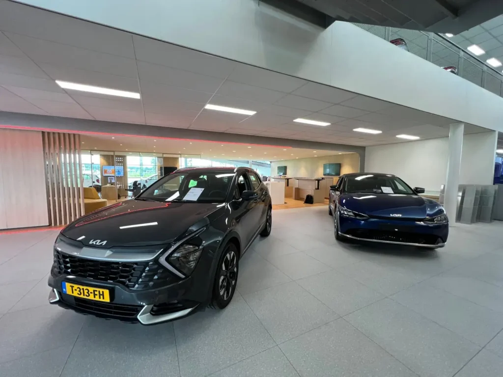 Kia op maat gemaakte RVS showroom met LED