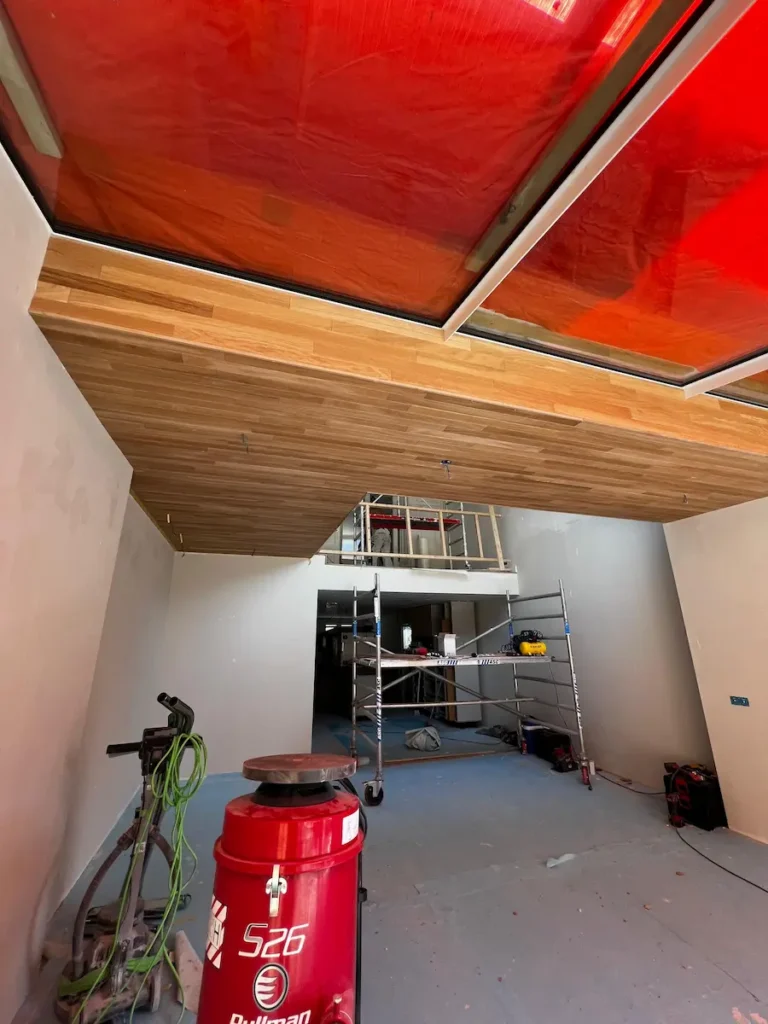 Renovatie eikenhouten parket plafond